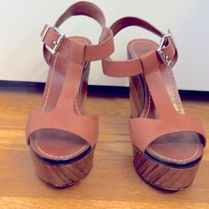 Vince Camuto size 8 leather upper with Tri-color wood platform base